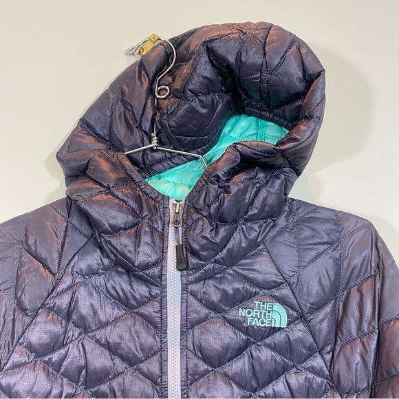 North Face Thermoball purple jacket with hood size XS - Picture 2 of 10